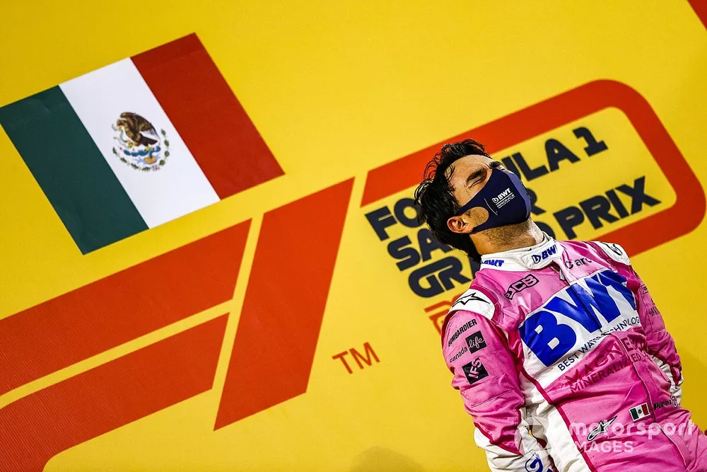 Sergio Perez, Racing Point, primo classificato, sul podio