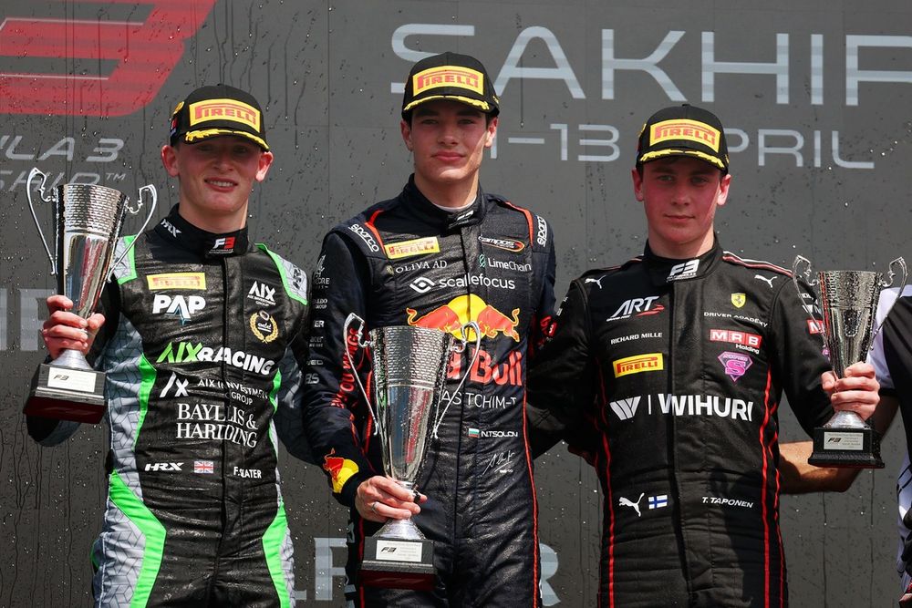 Podium: Race winner Nikola Tsolov, Campos Racing, second place Freddie Slater, AIX Racing, third place Tuukka Taponen, ART Grand Prix