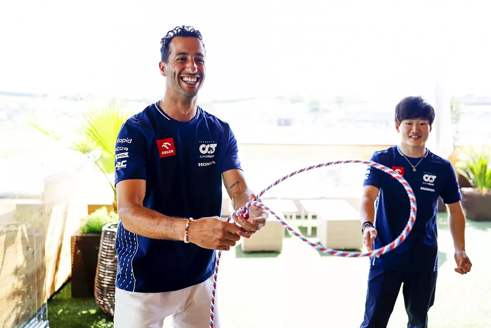 Daniel Ricciardo, Scuderia AlphaTauri, with Yuki Tsunoda, Scuderia AlphaTauri