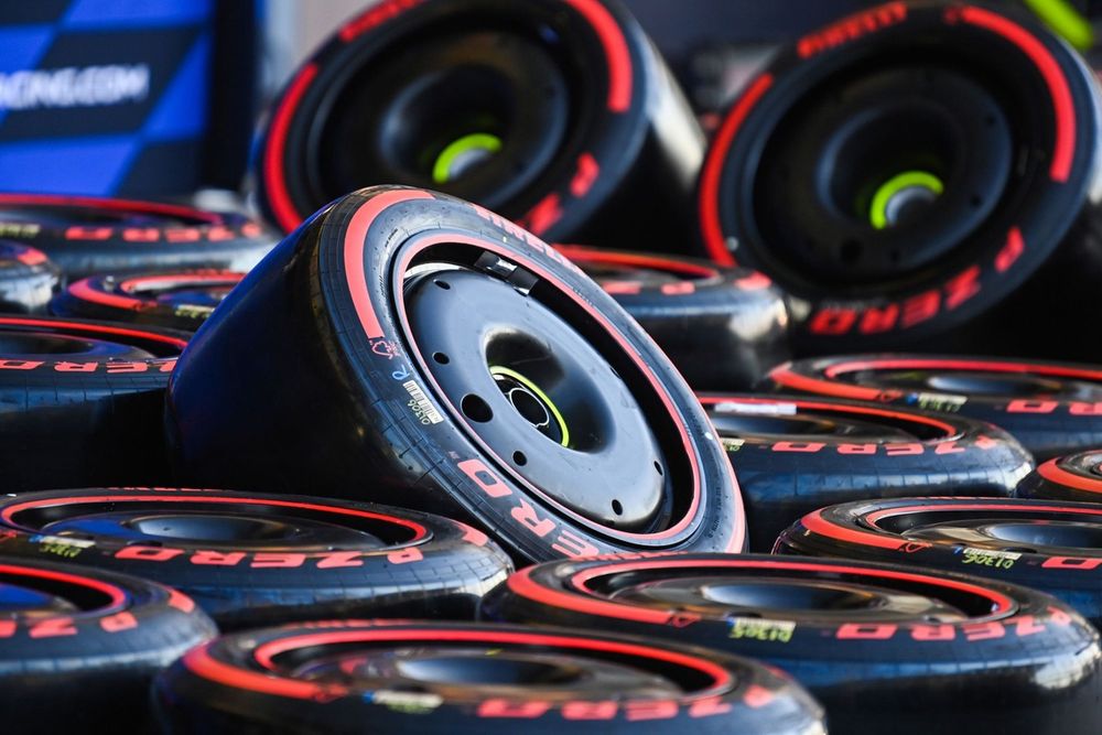Neumáticos Pirelli en el paddock