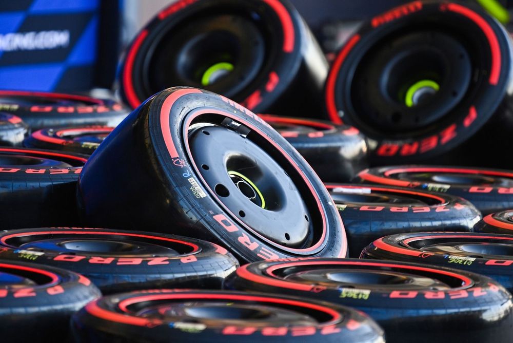 Neumáticos Pirelli en el paddock