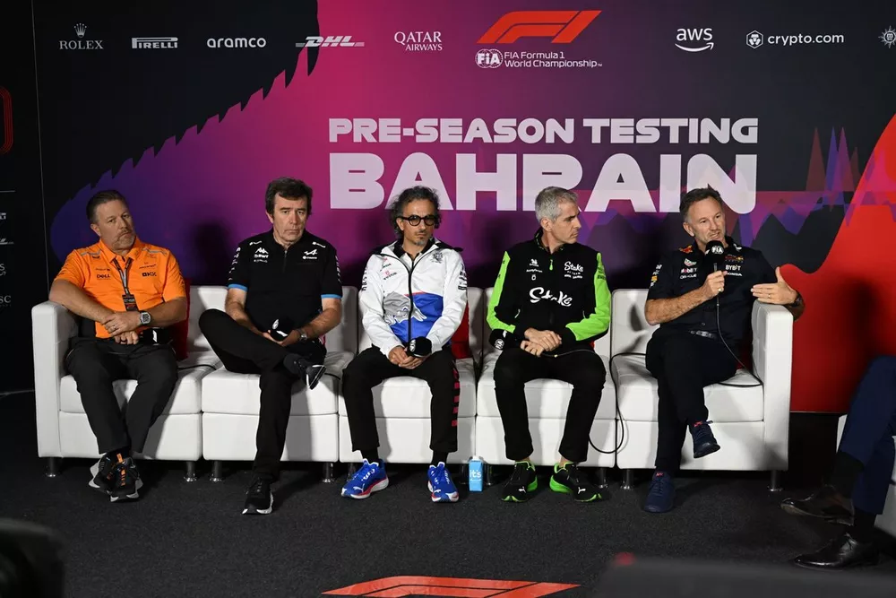 Zak Brown, CEO, McLaren Racing, Bruno Famin, Team Principal, Alpine F1 Team, Laurent Mekies, Team Principal, RB F1 Team, Alessandro Alunni Bravi, Team Representative, Stake F1 Team, Christian Horner, Team Principal, Red Bull Racing alla conferenza stampa