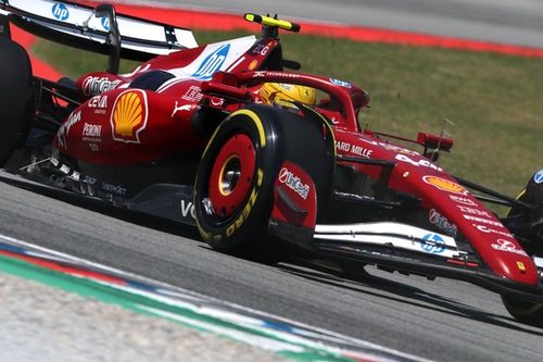 Hamilton tacha de "despilfarro" de dinero el cambio de alas flexibles en España