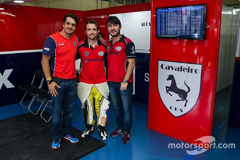 Felipe Lapenna assina com a Cavaleiro