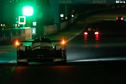 Le Mans 24 Saat - 13. Saat: #8 Toyota farkı 1 dakikanın altına indirdi