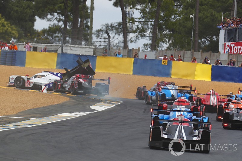 Van der Zande over crash in eerste bocht van Le Mans: “Hoe stom kan je zijn!”
