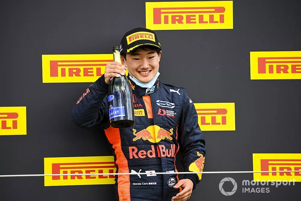 Yuki Tsunoda, Carlin, 3rd position, on the podium