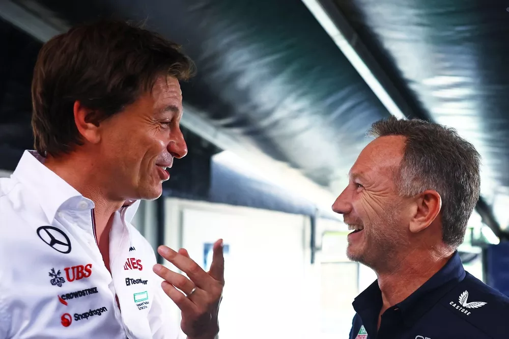 Toto Wolff, Team Principal and CEO, Mercedes-AMG, Christian Horner, Team Principal, Red Bull Racing