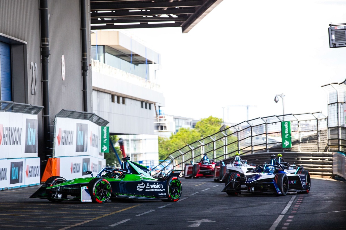 image of "Formula E extends London E-Prix deal with Excel London"