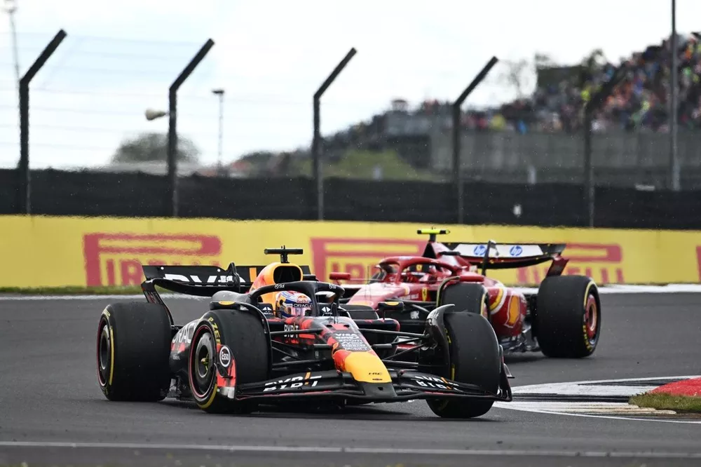 Max Verstappen, Red Bull Racing RB20, Carlos Sainz, Ferrari SF-24