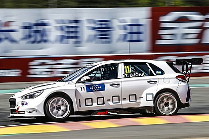 Ningbo WTCR: Bjork boosts title hopes with Race 1 win