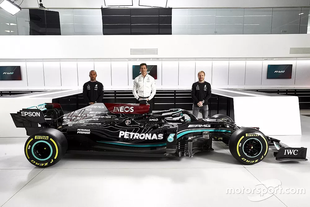 Mercedes AMG F1 W12 avec Lewis Hamilton, Toto Wolff et Valtteri Bottas 