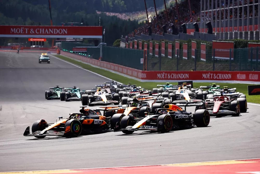 Oscar Piastri, McLaren, Max Verstappen, Red Bull Racing