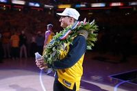 V&iacute;deo: Palou, homenajeado en la NBA tras su victoria en la Indy 500