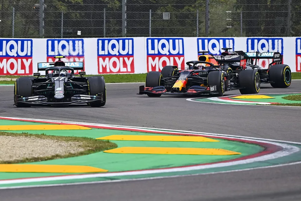 Valtteri Bottas, Mercedes F1 W11, Max Verstappen, Red Bull Racing RB16, Lewis Hamilton, Mercedes F1 W11