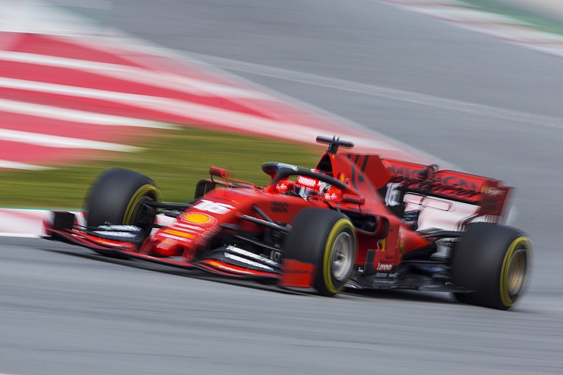 Hamilton: Ferrari looks