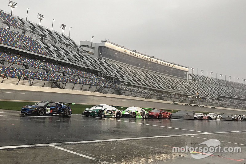 Rolex 24: Race resumes after lengthy red flag period