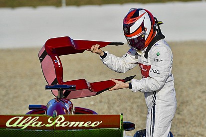 Raikkonen: "Dar 100 vueltas es duro para un viejo..."
