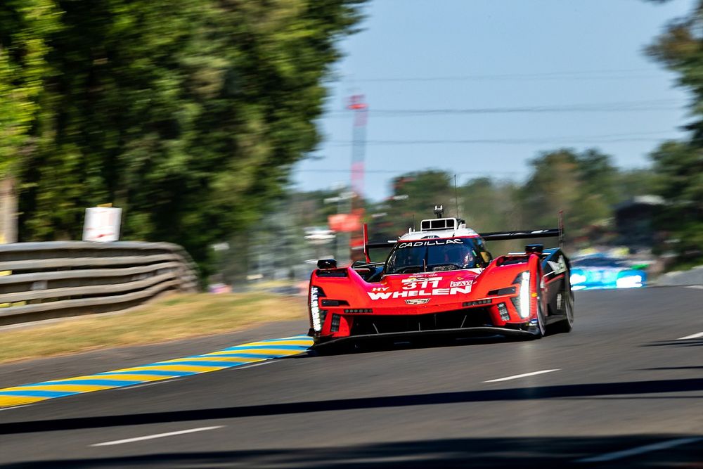 #311 Action Express Racing Cadillac V-Series.R of Luis Felipe Derani, Alexander Sims, Jack Aitken