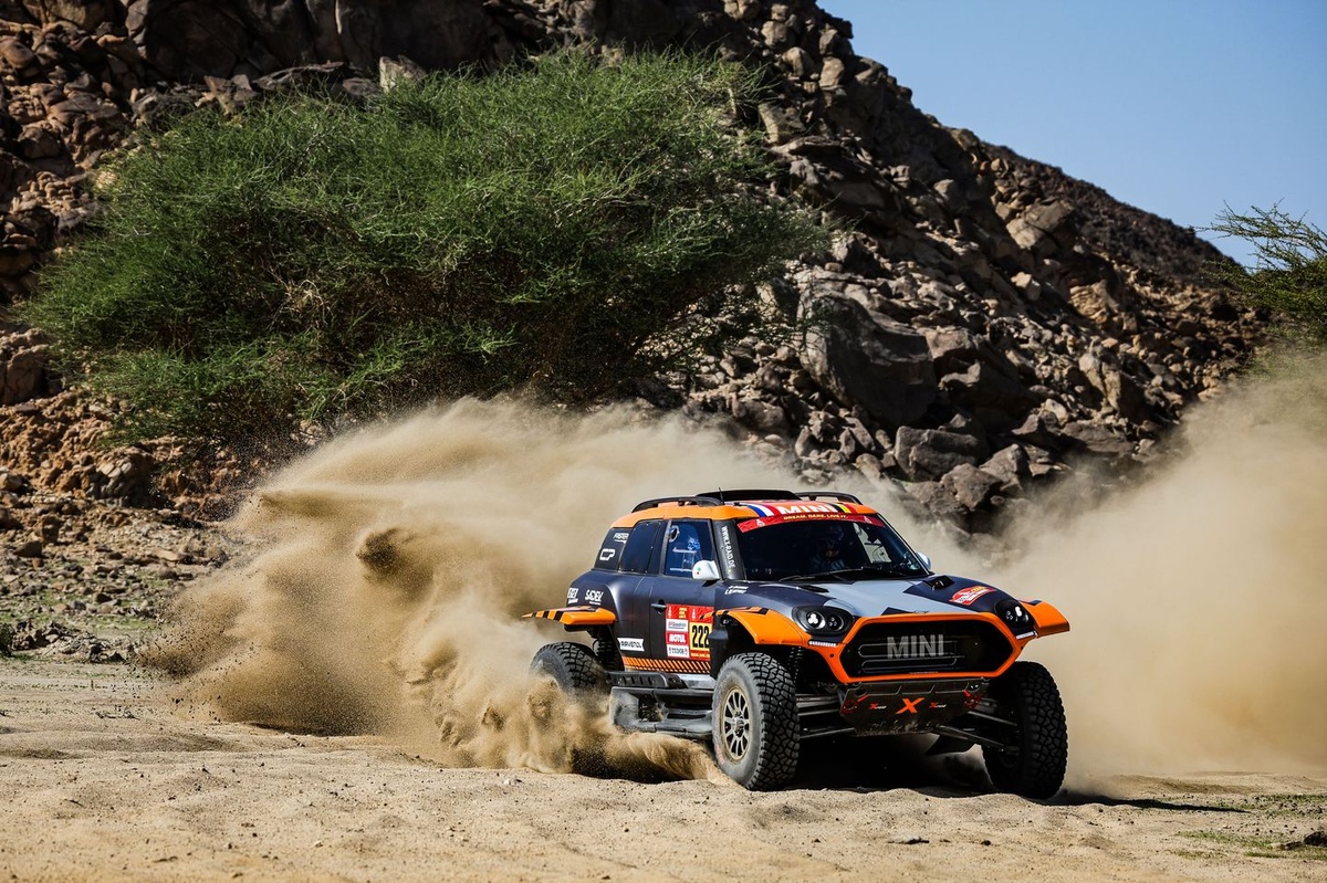 Dakar 2026: De Mévius sorprende y gana la etapa 1; Sainz arranca 7º por una sanción