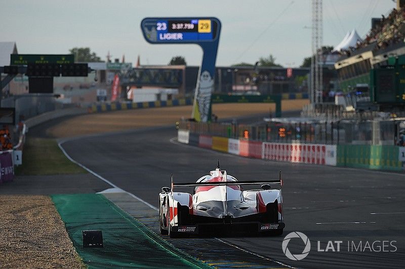 #8 Toyota Gazoo Racing Toyota TS050 Hybrid: Anthony Davidson, Sébastien Buemi, Kazuki Nakajima