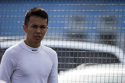 Újabb jelentkező a Toro Rossónál: a thai tehetség lehet a befutó?!