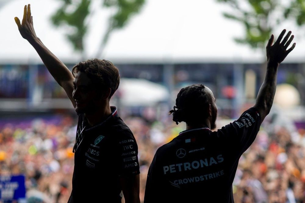  George Russell, Mercedes-AMG F1 Team, Lewis Hamilton, Mercedes-AMG F1 Team, wave at the fans in the Fan Forum