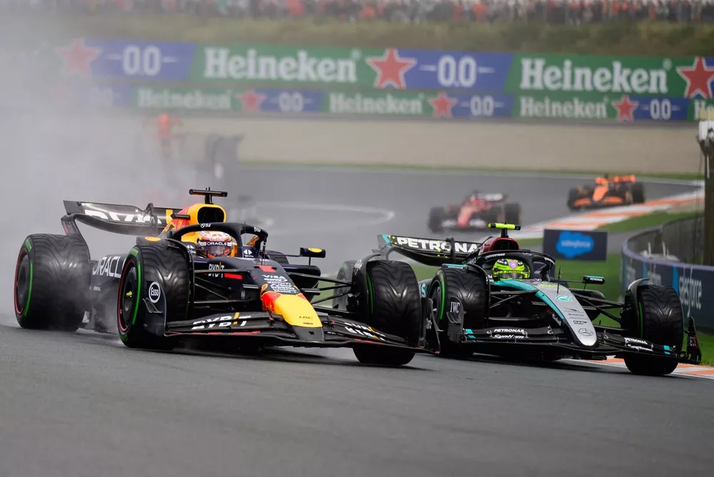 Max Verstappen, Red Bull Racing RB20, Lewis Hamilton, Mercedes W15