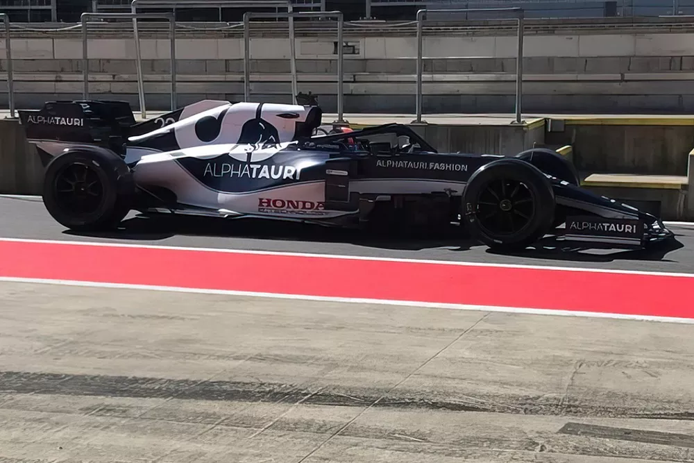 Yuki Tsunoda, AlphaTauri probando los neum&aacute;ticos Pirelli