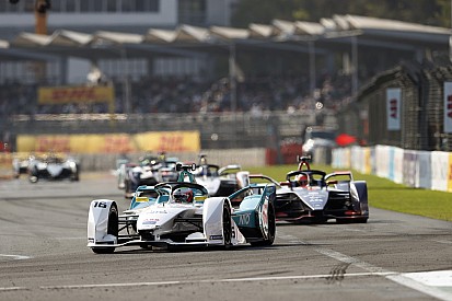 A versenyzői panaszok ellenére kitart az új szabályok mellett a Formula E