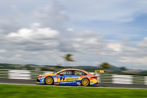 Stock Car: Camilo vence duelo com Fraga e triunfa com 1-2 da Ipiranga Racing em Goiânia