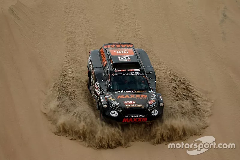 Tim en Tom Coronel in de duinen