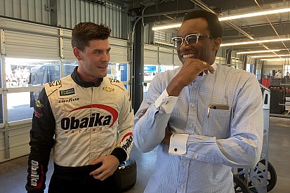 Primeiro time liderado por africano anuncia temporada completa na NASCAR Cup