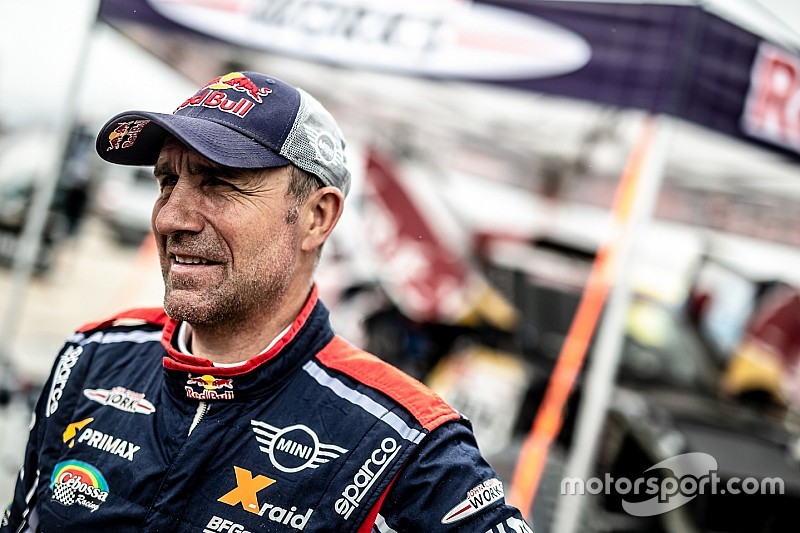 Dakar, Peterhansel bloccato nella sabbia: