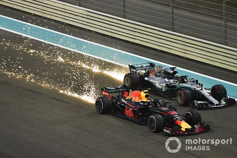 Max Verstappen, Red Bull Racing RB14 and Lewis Hamilton, Mercedes-AMG F1 W09 sparks and battle 