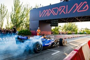 F1: Sainz dá show em evento de estreia do Madring