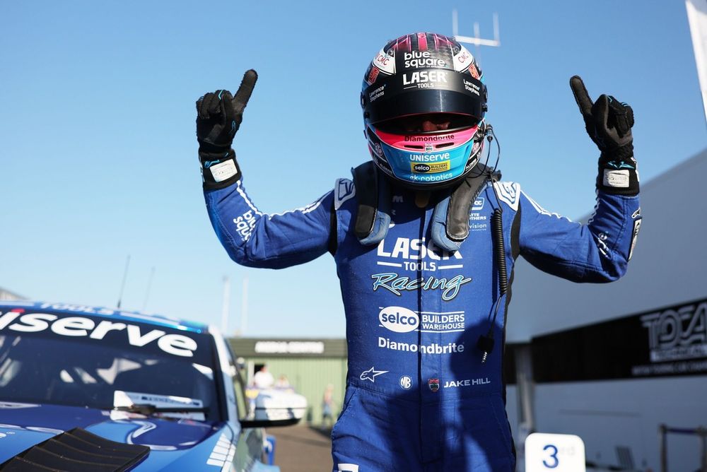 Knockhill -Touringcartimes의 Jake Hill은 두 배가됩니다