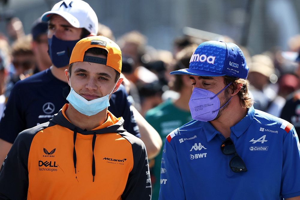 Lando Norris, McLaren, Fernando Alonso, Alpine F1 Team