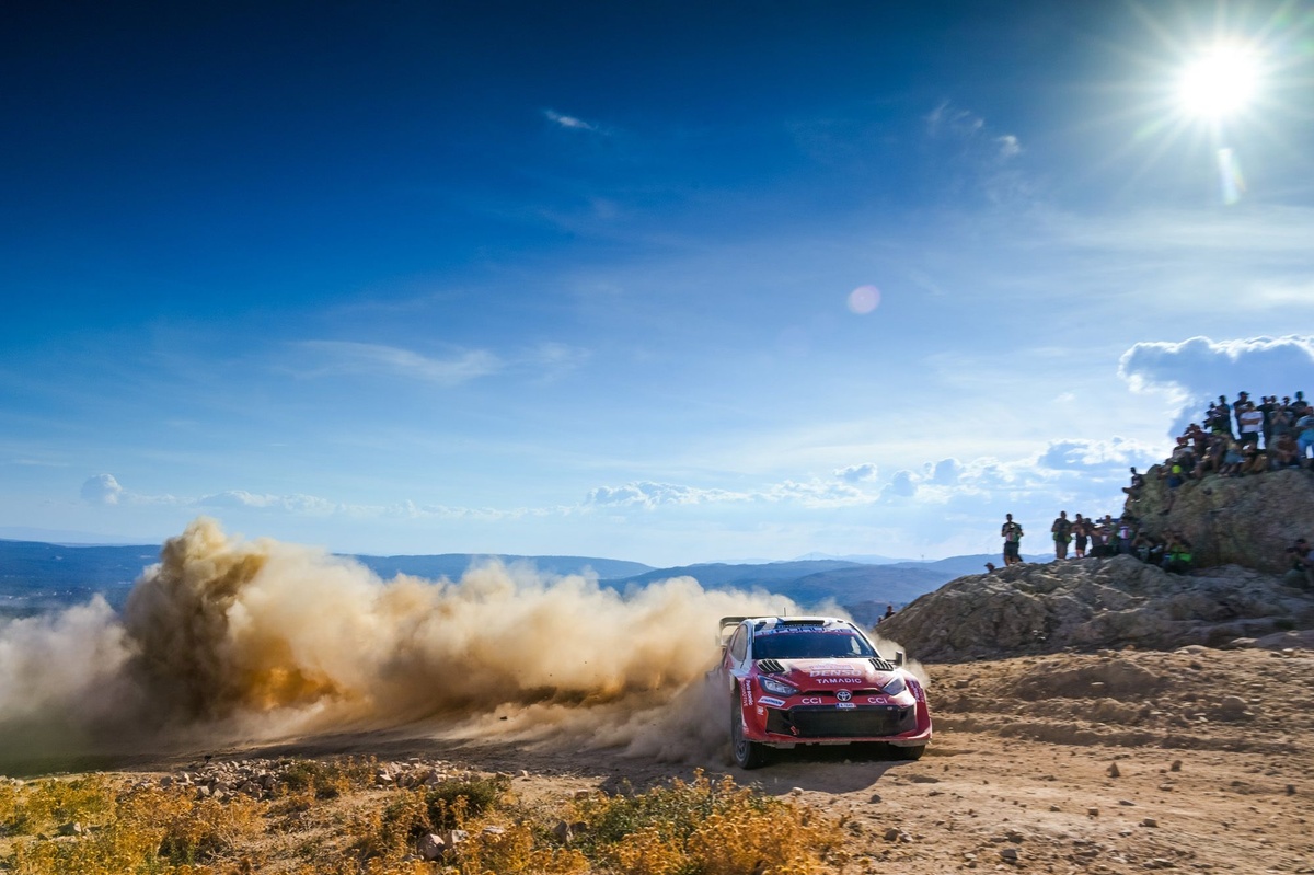 WRC | Rally Italia Sardegna, PS11-13: Solberg leader spera di beffare Evans, Neuville KO