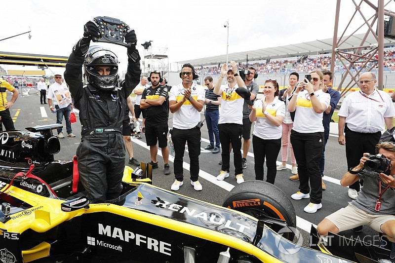サウジアラビア人女性がF1初ドライブ。同国では同日に女性の運転も解禁