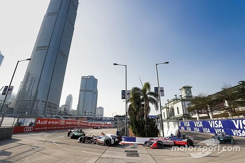 Maro Engel, Venturi Formula E, devant Nick Heidfeld, Mahindra Racing