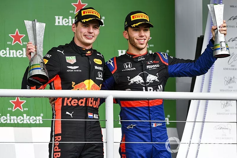 Winnaar Max Verstappen, Red Bull Racing en Pierre Gasly, Toro Rosso 
