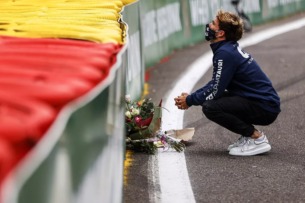 Pierre Gasly, Toro Rosso, lays flowers in memory of Anthoine Hubert, who passed away at this spot in 2019