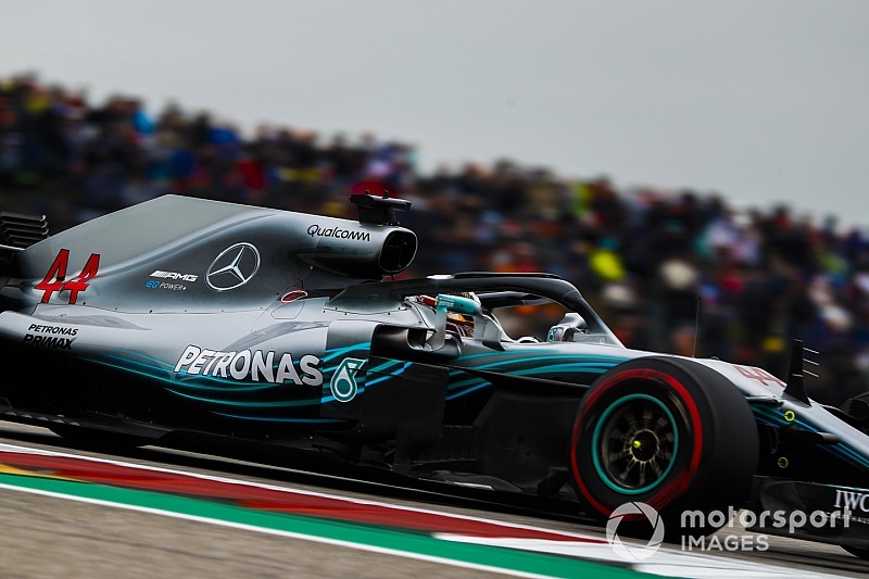 Mercedes cambia las bombas de agua de ambos coches tras encontrar problemas