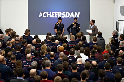 Ріккардо востаннє відвідав базу Red Bull і попрощався з колективом