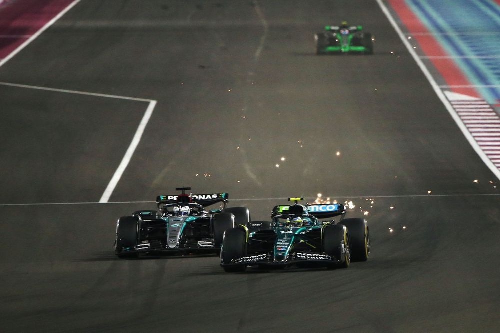 Fernando Alonso, Aston Martin AMR24, George Russell, Mercedes F1 W15
