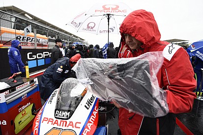 L'ispezione della pista ha dato esito negativo: la partenza del GP a Silverstone è stata ulteriormente ritardata