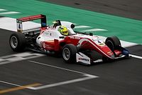 Schumacher vuelve a lo m&aacute;s alto en Silverstone