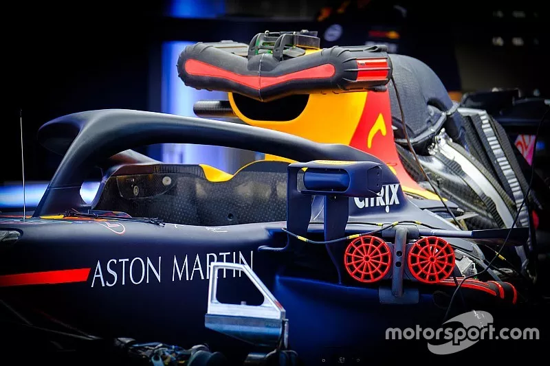 La Red Bull Racing RB14 dans le garage