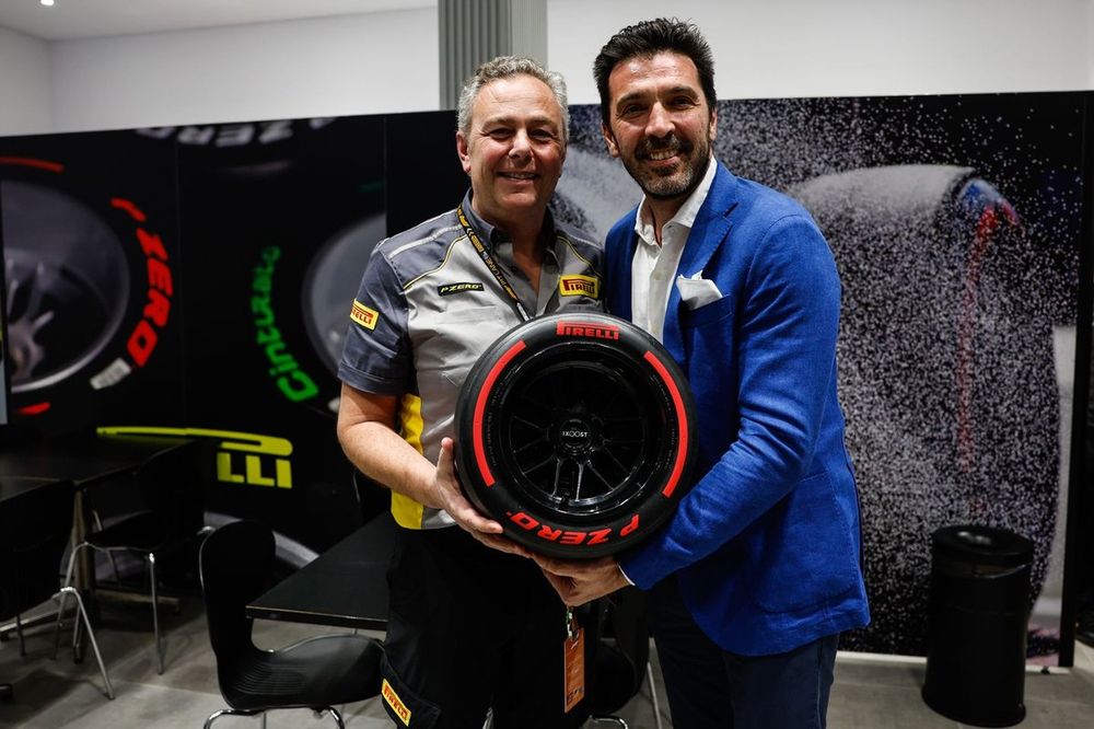 Former goalkeeper Gianluigi Buffon and Mario Isola, Racing Manager, Pirelli Motorsport, with the Pirelli Pole Position Award